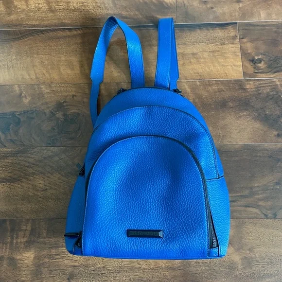 Kendal and Kylie Chain Backpack NWT. - Kendall & Kyle Backpack w/coin | Mercari main image 3